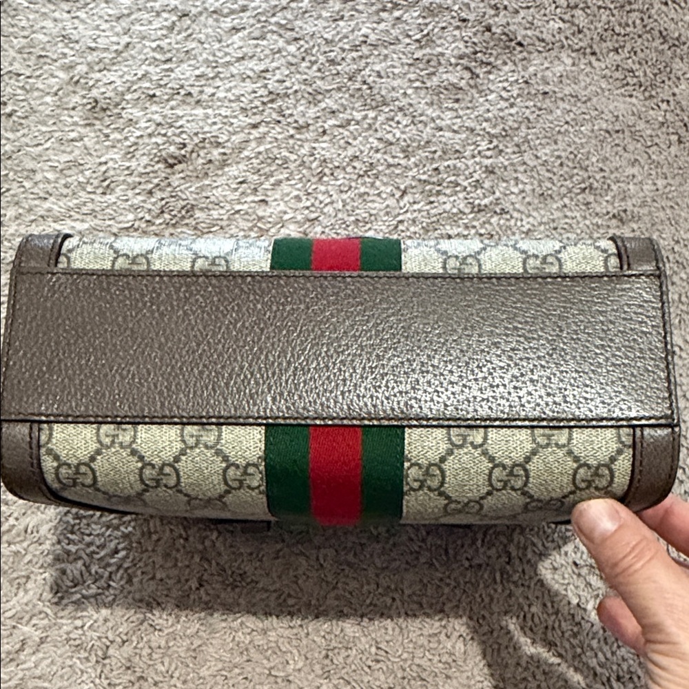 Gucci Beige and Brown Satchel with Green and Red Stripe

No longer available New - Picture 5 of 11